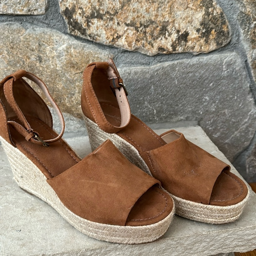 Universal Thread Faux Suede Espadrilles Wedge Cognac Sandal, 8.5 Gently Worn